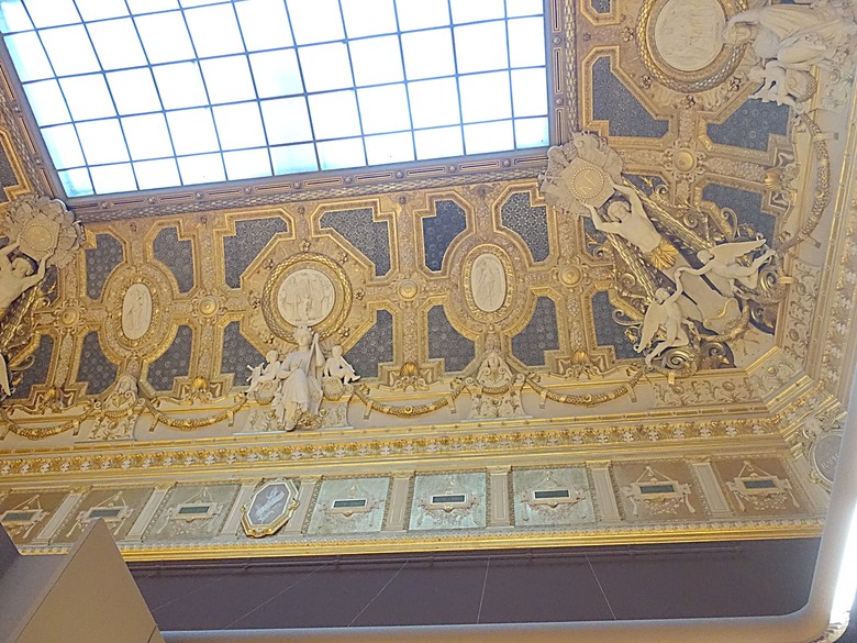 塞納河遊船 (Bateaux-Mouches) 與 羅浮宮(Musée du Louvre),外掛地窖內享用法式烤田螺與鴨胸 — 世界文化遺產 之 巴黎,塞纳河畔(Paris, Banks of the Seine) — 2023年冬季歐洲行旅 第六部