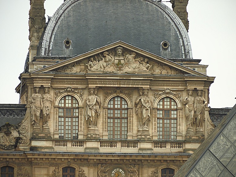 塞納河遊船 (Bateaux-Mouches) 與 羅浮宮(Musée du Louvre)，外掛地窖內享用法式烤田螺與鴨胸 — 世界文化遺產 之 巴黎，塞纳河畔(Paris, Banks of the Seine) — 2023年冬季歐洲行旅 第六部