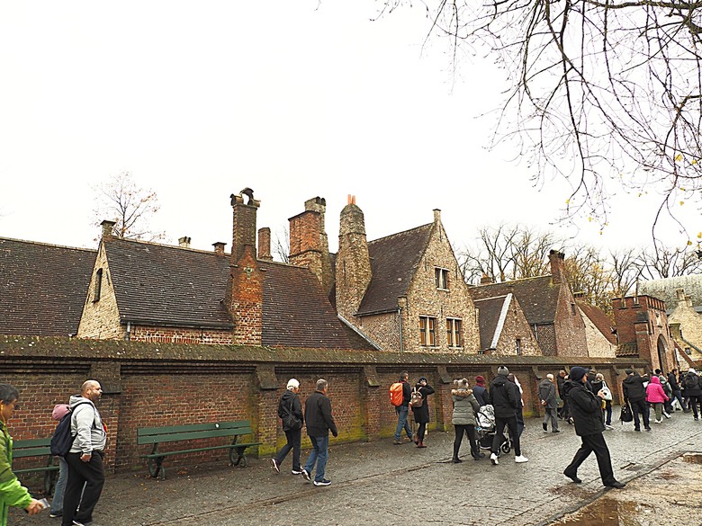 布魯日大廣場(Grote Markt)、大鐘樓(Belfort) 、市政廳(Stadhuis Brugge) 、玫瑰碼頭(Rosary Quay) 、聖母教堂(Onze-Lieve-Vrouwekerk)、貝居安禮修道院(Begijnhofkapel),還有白酒淡菜 — 世界文化遺產 之 布魯日歷史中心(Historic Centre of Brugge) — 2023年冬季歐洲行旅 第五部