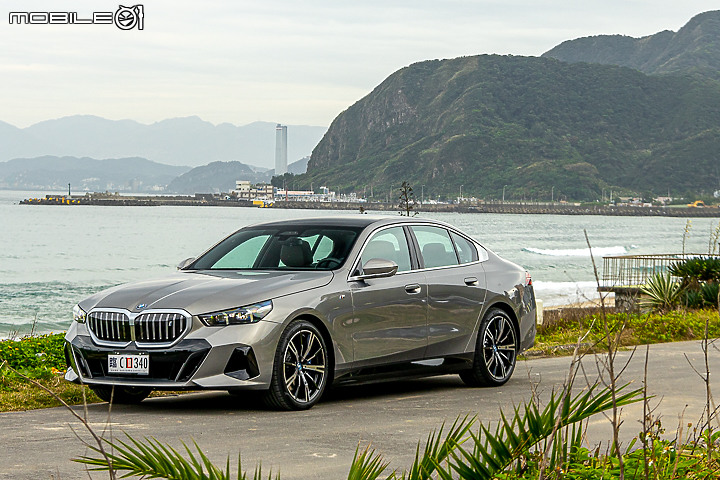 BMW i5 eDrive40 M Sport 試駕｜電能加持科技進化，但仍是你記憶中的五系列！