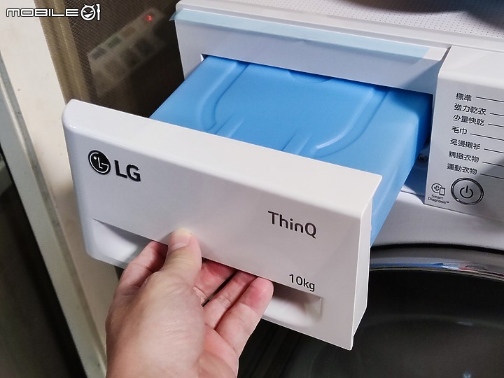 點我看大圖 【 開箱分享 】LG WR-100VW 免曬衣智慧乾衣機,實現烘衣自由的白色小精靈!