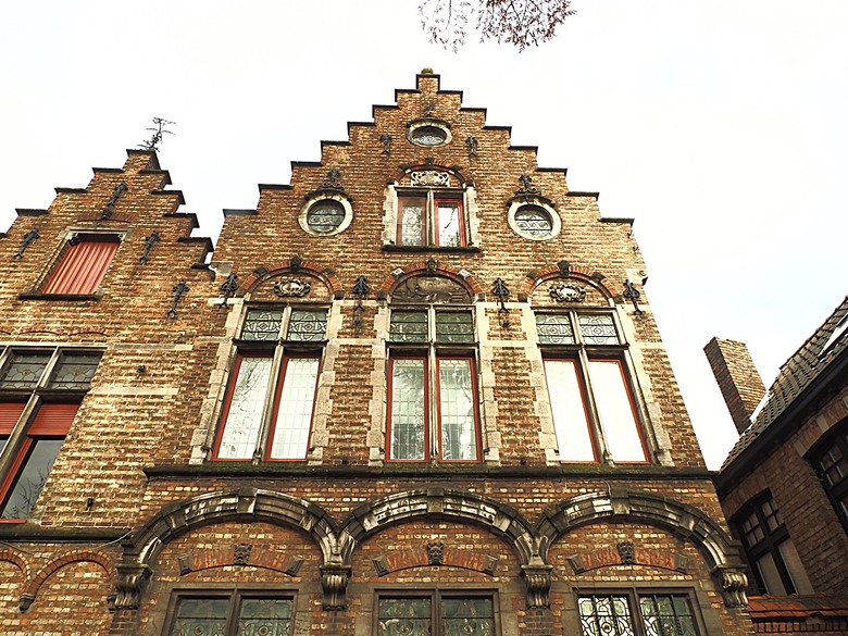 布魯日大廣場(Grote Markt)、大鐘樓(Belfort) 、市政廳(Stadhuis Brugge) 、玫瑰碼頭(Rosary Quay) 、聖母教堂(Onze-Lieve-Vrouwekerk)、貝居安禮修道院(Begijnhofkapel),還有白酒淡菜 — 世界文化遺產 之 布魯日歷史中心(Historic Centre of Brugge) — 2023年冬季歐洲行旅 第五部