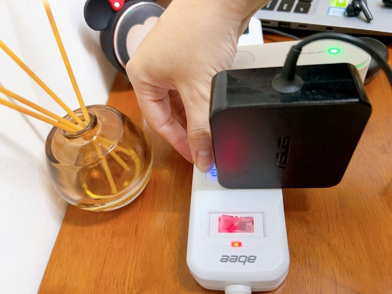 超好用生活小幫手開箱 x abee EC-54631 1.8M 電源延長線+USB+Type-C 5開4座