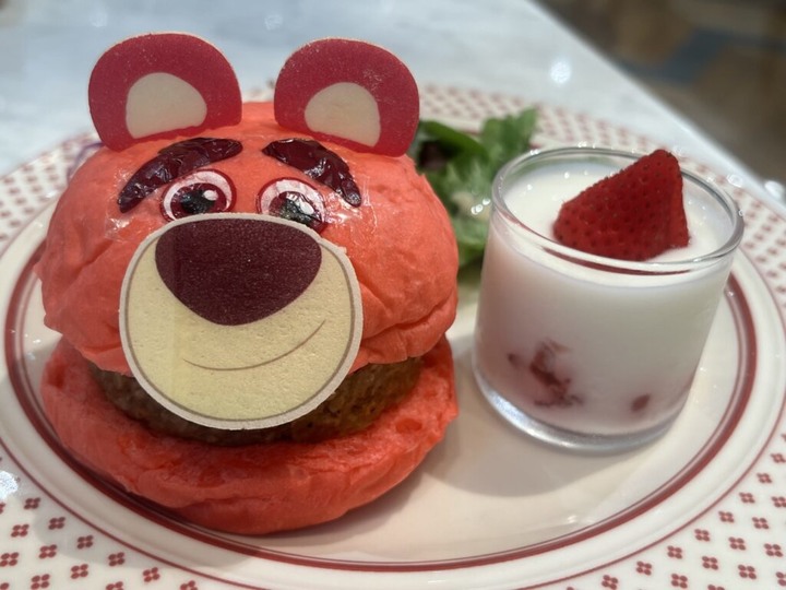玩具總動員主題咖啡廳丨TOY STORY丨OH MY CAFE丨熊抱哥草莓口味漢堡丨東急PLAZA表參道原宿