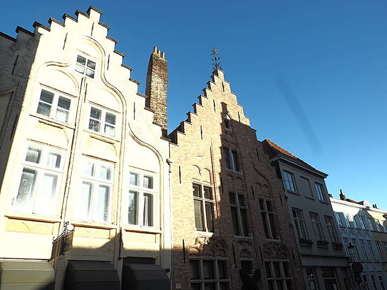 布魯日大廣場(Grote Markt)、大鐘樓(Belfort) 、市政廳(Stadhuis Brugge) 、玫瑰碼頭(Rosary Quay) 、聖母教堂(Onze-Lieve-Vrouwekerk)、貝居安禮修道院(Begijnhofkapel),還有白酒淡菜 — 世界文化遺產 之 布魯日歷史中心(Historic Centre of Brugge) — 2023年冬季歐洲行旅 第五部