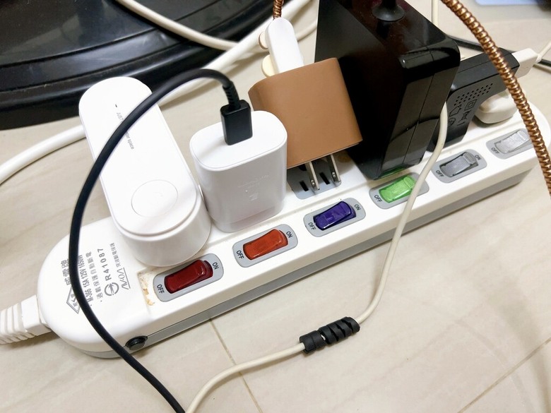 超好用生活小幫手開箱 x abee EC-54631 1.8M 電源延長線+USB+Type-C 5開4座