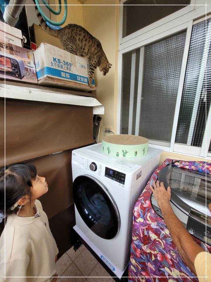 孝親好幫手《LG免曬衣乾衣機》，代替自己好好幫忙免曬衣！