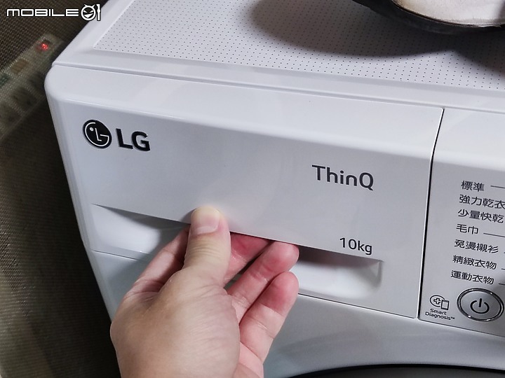 點我看大圖 【 開箱分享 】LG WR-100VW 免曬衣智慧乾衣機,實現烘衣自由的白色小精靈!
