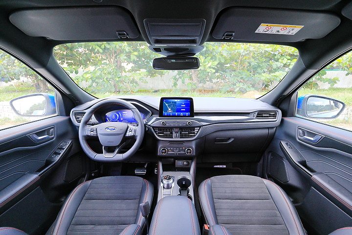 點我看大圖 (映像旅行) 徜徉太平洋湛藍海濱in台東feat. Ford Kuga EcoBoost® 180 ST-Line Sport(荒島藍)