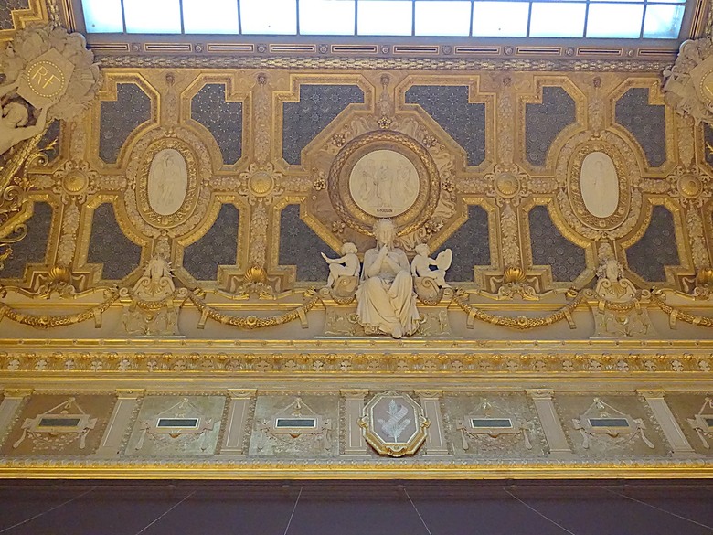 塞納河遊船 (Bateaux-Mouches) 與 羅浮宮(Musée du Louvre),外掛地窖內享用法式烤田螺與鴨胸 — 世界文化遺產 之 巴黎,塞纳河畔(Paris, Banks of the Seine) — 2023年冬季歐洲行旅 第六部