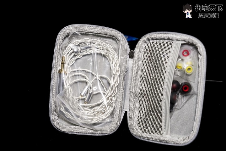 開箱｜【GEEK WOLD】GK20 七單元耳道式耳機 - 3BA + 2DD + 2 壓電陶瓷，細膩分工不同音頻！
