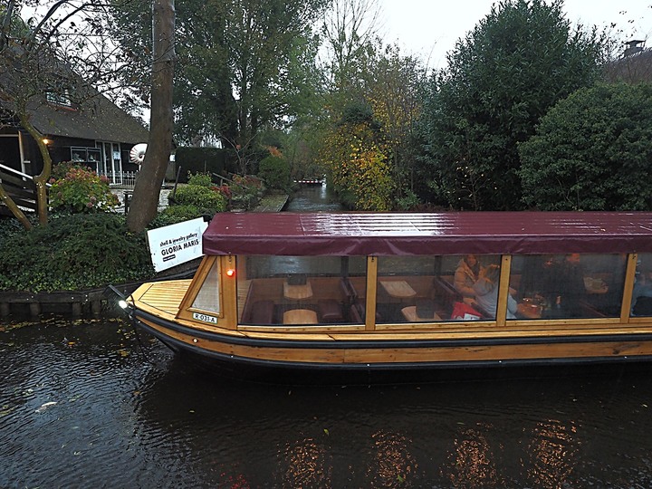 哈倫(Haarlem)市區、聖巴弗教堂(St.-Bavokerk)、桑斯安斯(Zaanse Schans)風車村、福倫丹(Volendam)午餐、羊角村(Giethoorn)遊船 — 荷蘭鄉間風光 — 2023年冬季歐洲行旅 第二部