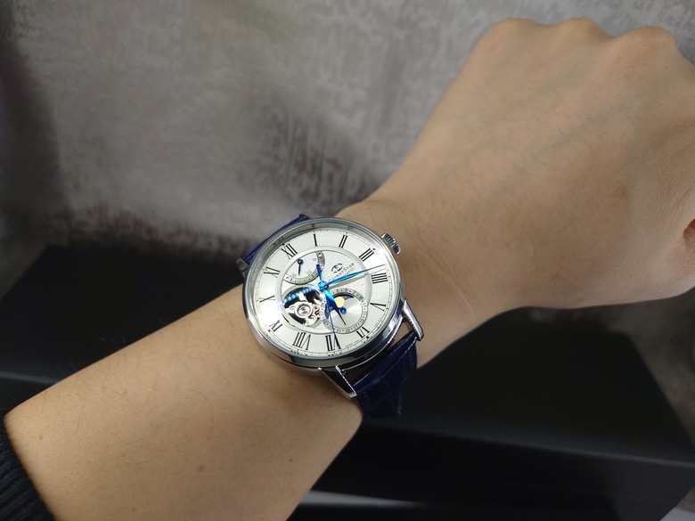 點我看大圖 東方之星 Orient Star Moon Phase 系列 月相 半鏤空錶 RE-AY0106S 開箱