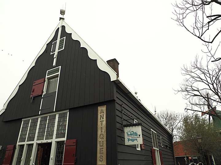 哈倫(Haarlem)市區、聖巴弗教堂(St.-Bavokerk)、桑斯安斯(Zaanse Schans)風車村、福倫丹(Volendam)午餐、羊角村(Giethoorn)遊船 — 荷蘭鄉間風光 — 2023年冬季歐洲行旅 第二部