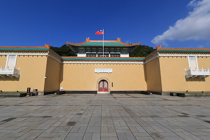 Canon RF-S 10-18mm f/4.5-6.3 IS STM 評測報告｜攝錄皆宜、僅 150g 的隨身超廣角鏡頭！