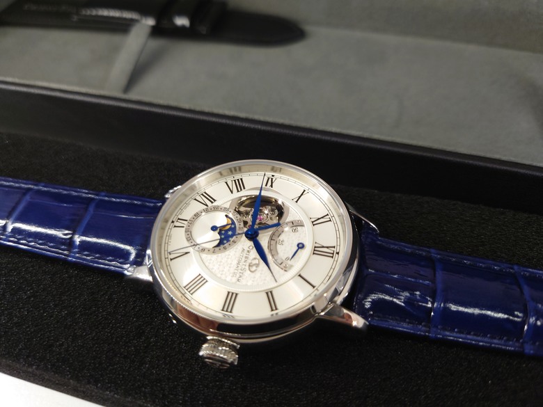 點我看大圖 東方之星 Orient Star Moon Phase 系列 月相 半鏤空錶 RE-AY0106S 開箱