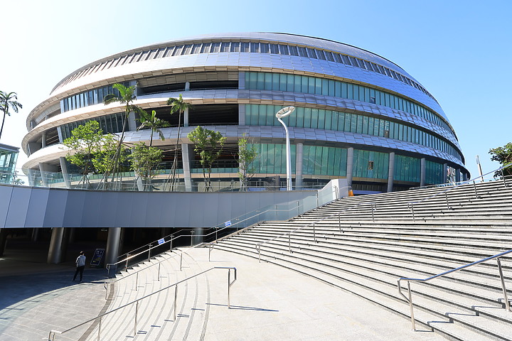Canon RF-S 10-18mm f/4.5-6.3 IS STM 評測報告｜攝錄皆宜、僅 150g 的隨身超廣角鏡頭！