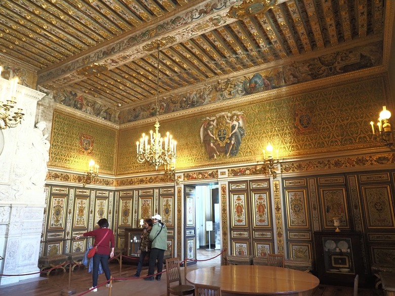 楓丹白露宮(Chateau de Fontainebleau),外掛凱旋門(Arc de Triomphe)、聖母院(Cathédrale Notre-Dame de Paris)、歌劇院(Palais Garnier)、莫里哀噴泉(Fontaine Molière)、聖米歇爾噴泉(Fontaine Saint-Michel) — 世界文化遺產 之 楓丹白靈宮及其園林(Palace and Park of Fontainebleau) — 2023年冬季歐洲行旅 第八部