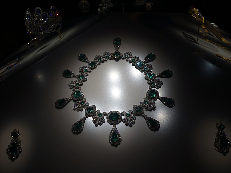 塞納河遊船 (Bateaux-Mouches) 與 羅浮宮(Musée du Louvre),外掛地窖內享用法式烤田螺與鴨胸 — 世界文化遺產 之 巴黎,塞纳河畔(Paris, Banks of the Seine) — 2023年冬季歐洲行旅 第六部