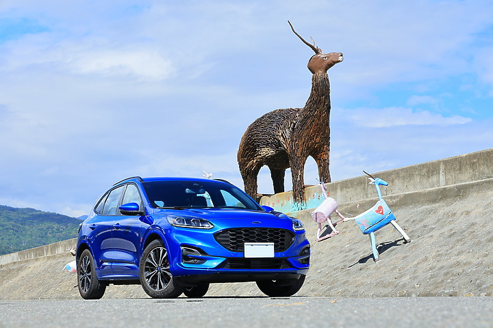 點我看大圖 (映像旅行) 徜徉太平洋湛藍海濱in台東feat. Ford Kuga EcoBoost® 180 ST-Line Sport(荒島藍)