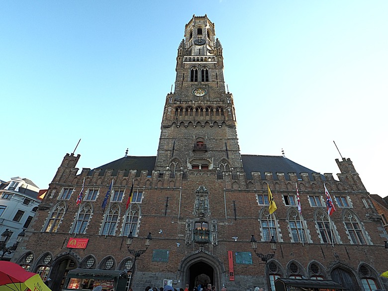 布魯日大廣場(Grote Markt)、大鐘樓(Belfort) 、市政廳(Stadhuis Brugge) 、玫瑰碼頭(Rosary Quay) 、聖母教堂(Onze-Lieve-Vrouwekerk)、貝居安禮修道院(Begijnhofkapel),還有白酒淡菜 — 世界文化遺產 之 布魯日歷史中心(Historic Centre of Brugge) — 2023年冬季歐洲行旅 第五部