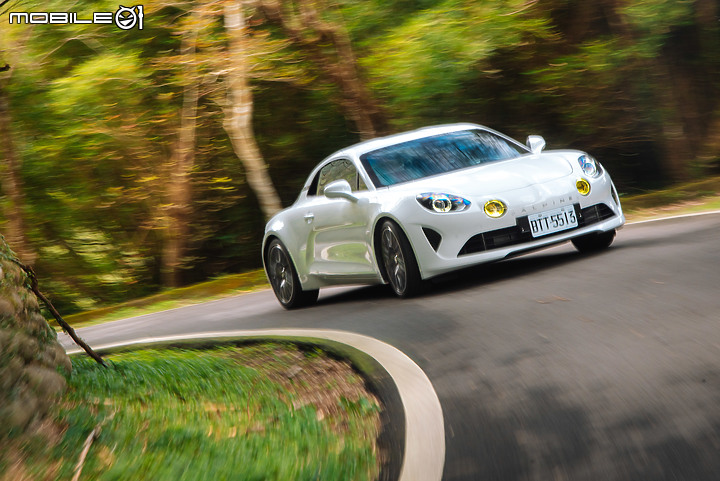 Alpine A110 試駕|羽量級絕佳操控,令人愛不釋手的法系小跑車!