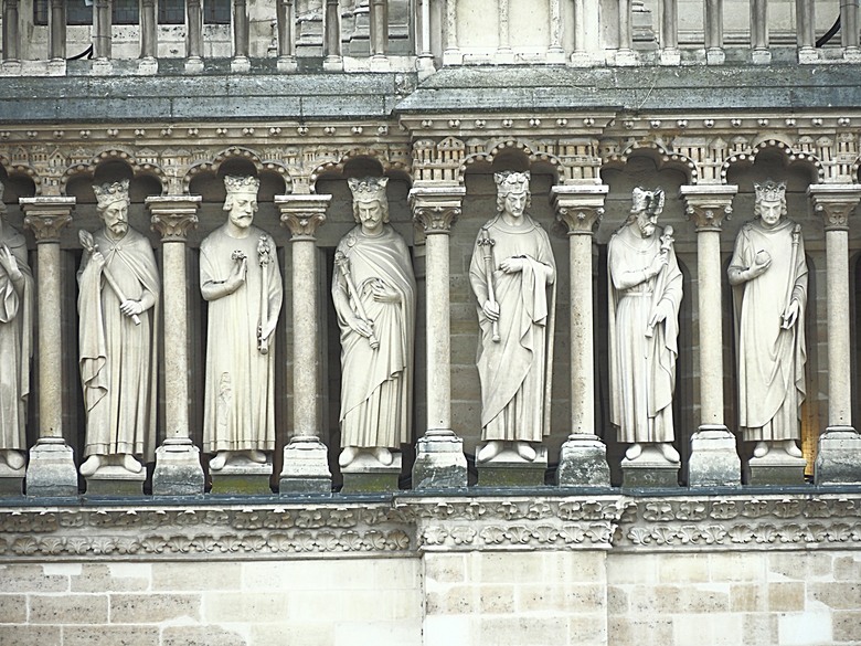 楓丹白露宮(Chateau de Fontainebleau)，外掛凱旋門(Arc de Triomphe)、聖母院(Cathédrale Notre-Dame de Paris)、歌劇院(Palais Garnier)、莫里哀噴泉(Fontaine Molière)、聖米歇爾噴泉(Fontaine Saint-Michel) — 世界文化遺產 之 楓丹白靈宮及其園林(Palace and Park of Fontainebleau) — 2023年冬季歐洲行旅 第八部