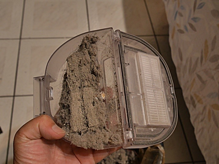 LG PuriCare™ 雙變頻除濕機 feat. CordZero™ R5T 濕拖清潔機器人 (自動除塵) 使用心得分享 — 在溼冷的天氣中享受乾爽又自動變乾淨的環境