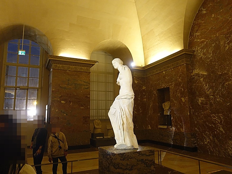 塞納河遊船 (Bateaux-Mouches) 與 羅浮宮(Musée du Louvre),外掛地窖內享用法式烤田螺與鴨胸 — 世界文化遺產 之 巴黎,塞纳河畔(Paris, Banks of the Seine) — 2023年冬季歐洲行旅 第六部