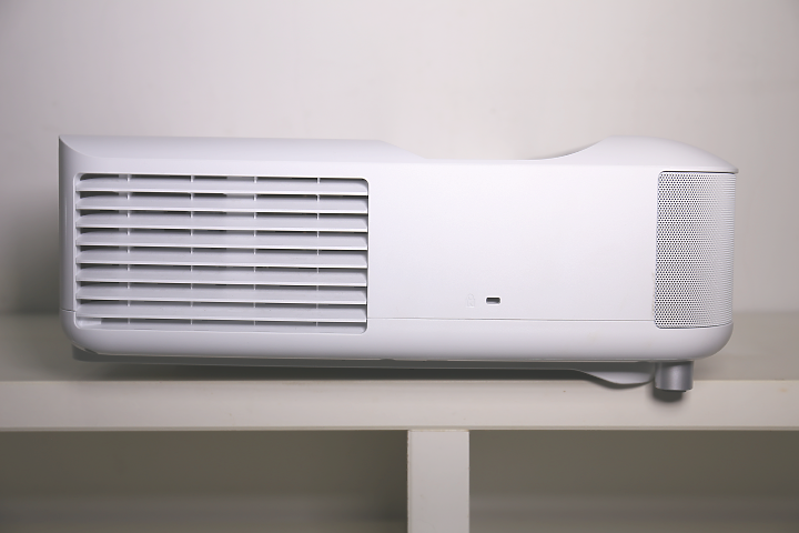 [電射大電視 體驗分享] 小宅也有大視界：Epson EH-LS650 給玩家一個溫柔的顯示設備
