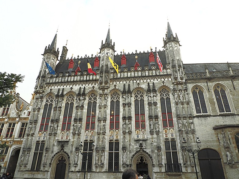 布魯日大廣場(Grote Markt)、大鐘樓(Belfort) 、市政廳(Stadhuis Brugge) 、玫瑰碼頭(Rosary Quay) 、聖母教堂(Onze-Lieve-Vrouwekerk)、貝居安禮修道院(Begijnhofkapel),還有白酒淡菜 — 世界文化遺產 之 布魯日歷史中心(Historic Centre of Brugge) — 2023年冬季歐洲行旅 第五部