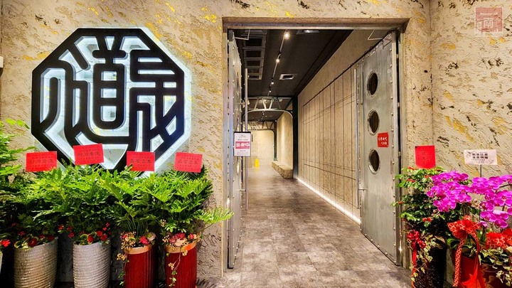 【臺南美食】韓式火烤兩吃Plus+版來台南,韓式烤肉和火鍋無限量供應,共超過80款吃到飽食材,現切肉品及當日直送海鮮~八道晟台南崇明店 - 南人幫