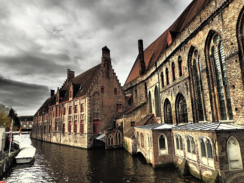 布魯日大廣場(Grote Markt)、大鐘樓(Belfort) 、市政廳(Stadhuis Brugge) 、玫瑰碼頭(Rosary Quay) 、聖母教堂(Onze-Lieve-Vrouwekerk)、貝居安禮修道院(Begijnhofkapel),還有白酒淡菜 — 世界文化遺產 之 布魯日歷史中心(Historic Centre of Brugge) — 2023年冬季歐洲行旅 第五部