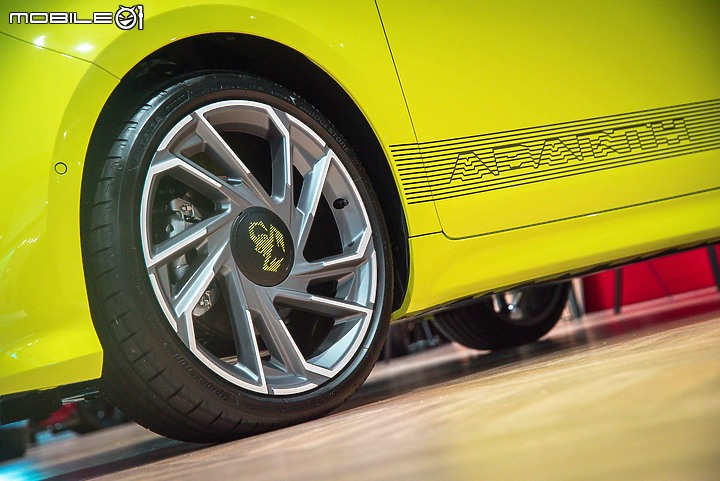 【採訪】Abarth 500e Scorpionissima電動性能蠍國內首度亮相,雙車型報價自243萬元起!