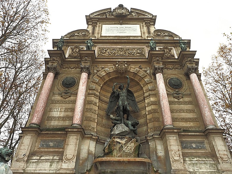 楓丹白露宮(Chateau de Fontainebleau),外掛凱旋門(Arc de Triomphe)、聖母院(Cathédrale Notre-Dame de Paris)、歌劇院(Palais Garnier)、莫里哀噴泉(Fontaine Molière)、聖米歇爾噴泉(Fontaine Saint-Michel) — 世界文化遺產 之 楓丹白靈宮及其園林(Palace and Park of Fontainebleau) — 2023年冬季歐洲行旅 第八部