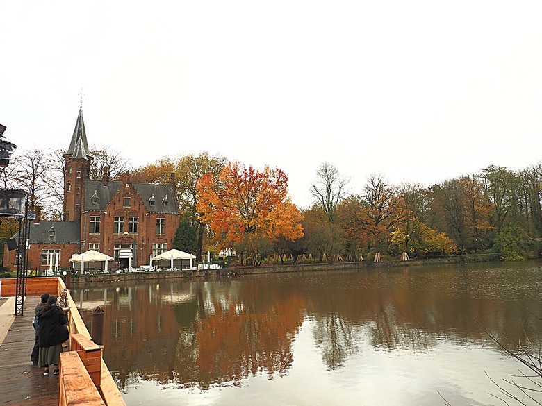 布魯日大廣場(Grote Markt)、大鐘樓(Belfort) 、市政廳(Stadhuis Brugge) 、玫瑰碼頭(Rosary Quay) 、聖母教堂(Onze-Lieve-Vrouwekerk)、貝居安禮修道院(Begijnhofkapel),還有白酒淡菜 — 世界文化遺產 之 布魯日歷史中心(Historic Centre of Brugge) — 2023年冬季歐洲行旅 第五部