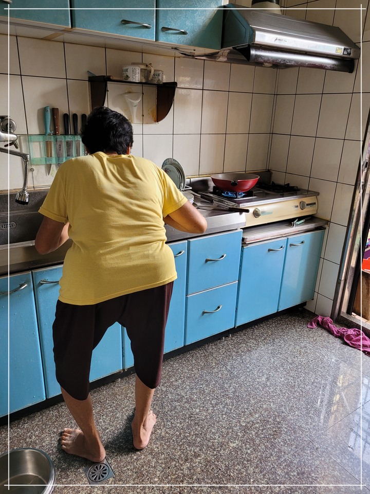 孝親好幫手《LG免曬衣乾衣機》，代替自己好好幫忙免曬衣！