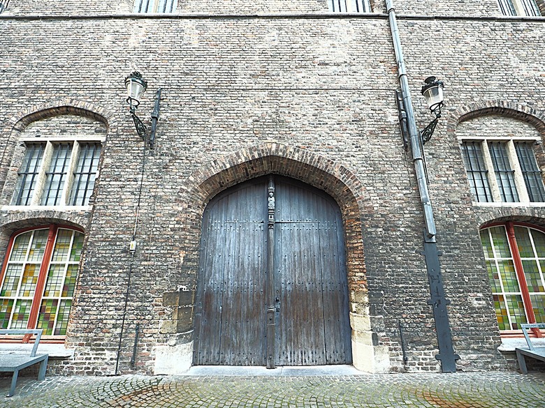 布魯日大廣場(Grote Markt)、大鐘樓(Belfort) 、市政廳(Stadhuis Brugge) 、玫瑰碼頭(Rosary Quay) 、聖母教堂(Onze-Lieve-Vrouwekerk)、貝居安禮修道院(Begijnhofkapel),還有白酒淡菜 — 世界文化遺產 之 布魯日歷史中心(Historic Centre of Brugge) — 2023年冬季歐洲行旅 第五部