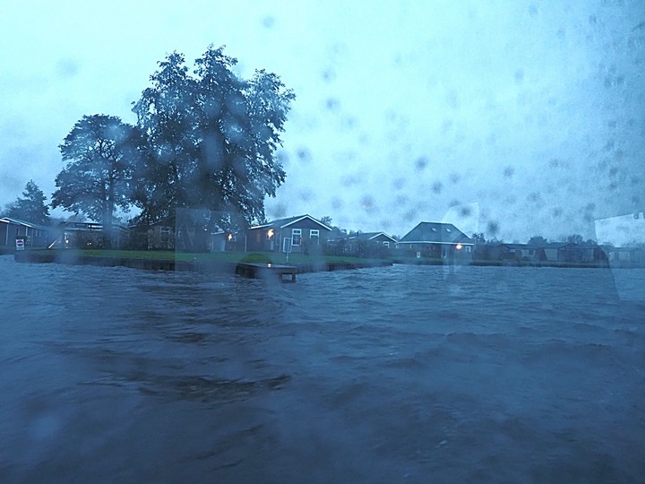哈倫(Haarlem)市區、聖巴弗教堂(St.-Bavokerk)、桑斯安斯(Zaanse Schans)風車村、福倫丹(Volendam)午餐、羊角村(Giethoorn)遊船 — 荷蘭鄉間風光 — 2023年冬季歐洲行旅 第二部