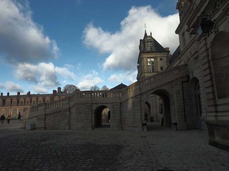 楓丹白露宮(Chateau de Fontainebleau),外掛凱旋門(Arc de Triomphe)、聖母院(Cathédrale Notre-Dame de Paris)、歌劇院(Palais Garnier)、莫里哀噴泉(Fontaine Molière)、聖米歇爾噴泉(Fontaine Saint-Michel) — 世界文化遺產 之 楓丹白靈宮及其園林(Palace and Park of Fontainebleau) — 2023年冬季歐洲行旅 第八部