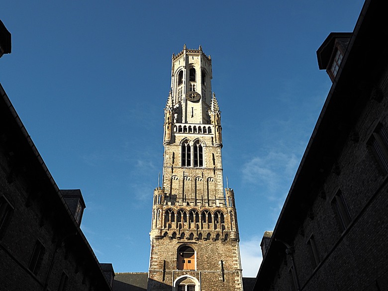 布魯日大廣場(Grote Markt)、大鐘樓(Belfort) 、市政廳(Stadhuis Brugge) 、玫瑰碼頭(Rosary Quay) 、聖母教堂(Onze-Lieve-Vrouwekerk)、貝居安禮修道院(Begijnhofkapel),還有白酒淡菜 — 世界文化遺產 之 布魯日歷史中心(Historic Centre of Brugge) — 2023年冬季歐洲行旅 第五部