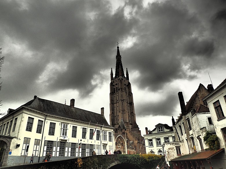 布魯日大廣場(Grote Markt)、大鐘樓(Belfort) 、市政廳(Stadhuis Brugge) 、玫瑰碼頭(Rosary Quay) 、聖母教堂(Onze-Lieve-Vrouwekerk)、貝居安禮修道院(Begijnhofkapel),還有白酒淡菜 — 世界文化遺產 之 布魯日歷史中心(Historic Centre of Brugge) — 2023年冬季歐洲行旅 第五部