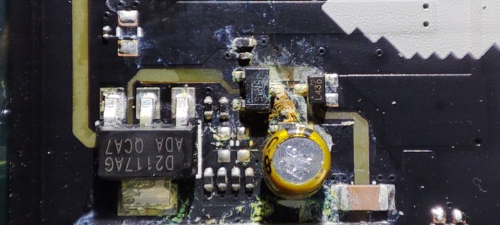 請問一下，新組的電腦燒主機板音效卡。會出保?