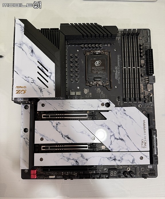 太極大理石 Z790 Taichi Carrara 20周年紀念版 w/ 14900K 開箱