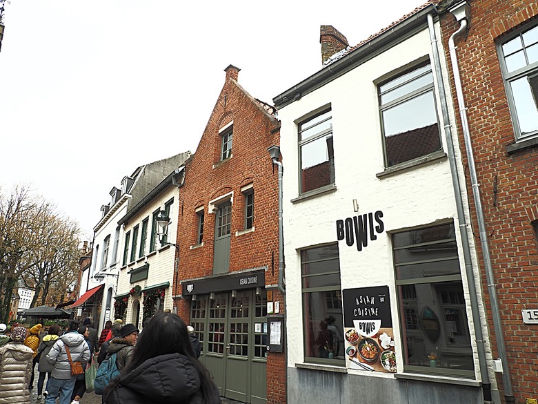 布魯日大廣場(Grote Markt)、大鐘樓(Belfort) 、市政廳(Stadhuis Brugge) 、玫瑰碼頭(Rosary Quay) 、聖母教堂(Onze-Lieve-Vrouwekerk)、貝居安禮修道院(Begijnhofkapel),還有白酒淡菜 — 世界文化遺產 之 布魯日歷史中心(Historic Centre of Brugge) — 2023年冬季歐洲行旅 第五部