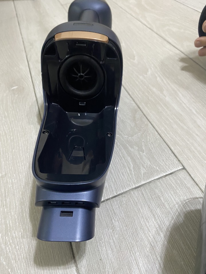 伊萊克斯 pure Q9 無法扣緊