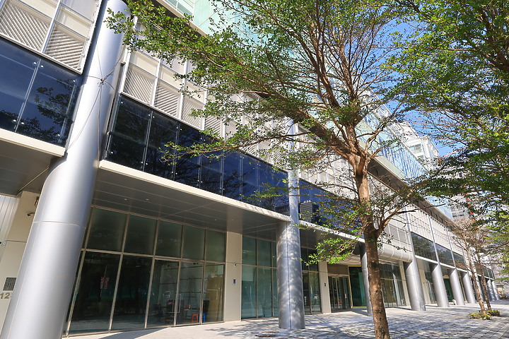 Canon RF-S 10-18mm f/4.5-6.3 IS STM 評測報告｜攝錄皆宜、僅 150g 的隨身超廣角鏡頭！