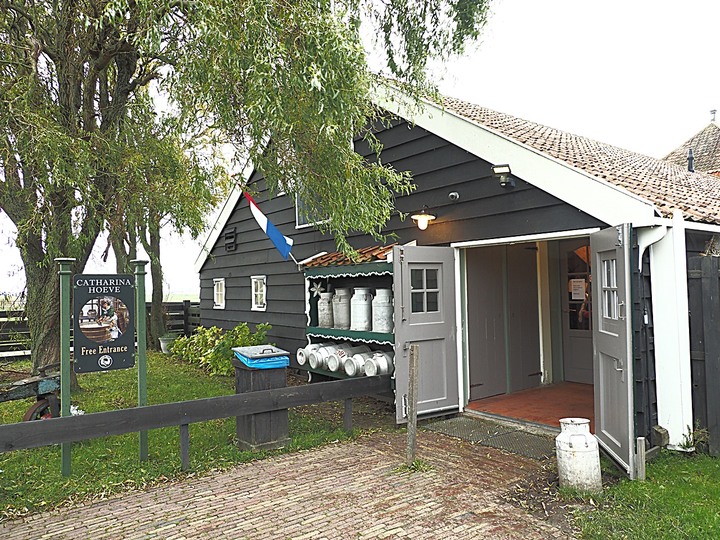 哈倫(Haarlem)市區、聖巴弗教堂(St.-Bavokerk)、桑斯安斯(Zaanse Schans)風車村、福倫丹(Volendam)午餐、羊角村(Giethoorn)遊船 — 荷蘭鄉間風光 — 2023年冬季歐洲行旅 第二部