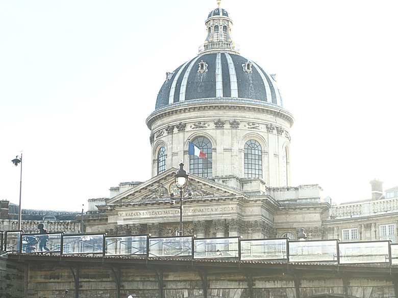 塞納河遊船 (Bateaux-Mouches) 與 羅浮宮(Musée du Louvre),外掛地窖內享用法式烤田螺與鴨胸 — 世界文化遺產 之 巴黎,塞纳河畔(Paris, Banks of the Seine) — 2023年冬季歐洲行旅 第六部