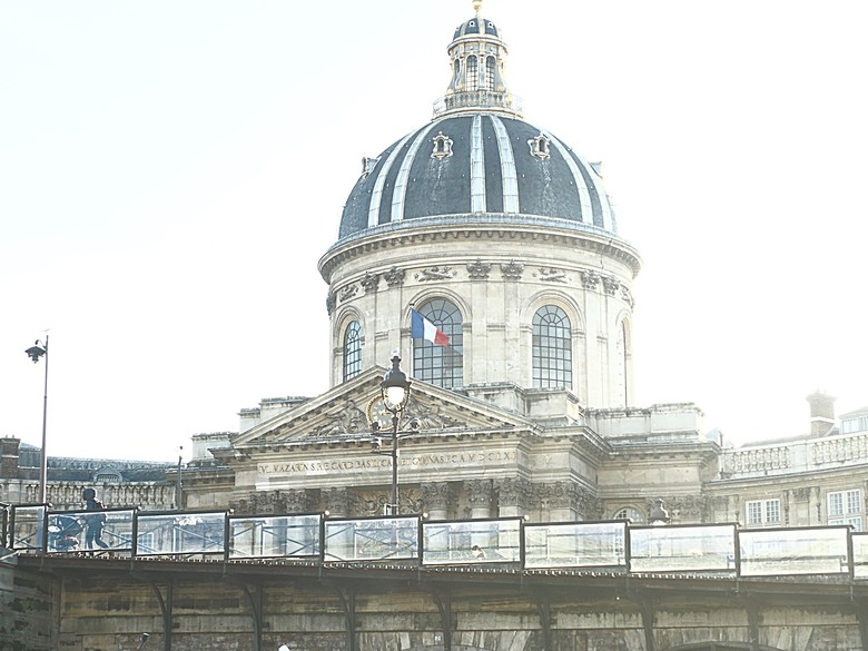 塞納河遊船 (Bateaux-Mouches) 與 羅浮宮(Musée du Louvre)，外掛地窖內享用法式烤田螺與鴨胸 — 世界文化遺產 之 巴黎，塞纳河畔(Paris, Banks of the Seine) — 2023年冬季歐洲行旅 第六部